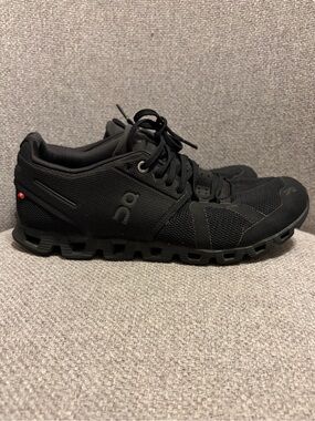 ON CLOUD- woman’s size 7.5 black sneakers,